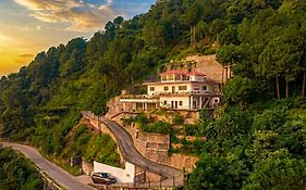 Villa Woodside Meadows By Veo - Hilltop Cabin With Jacuzzi, Kasauli
